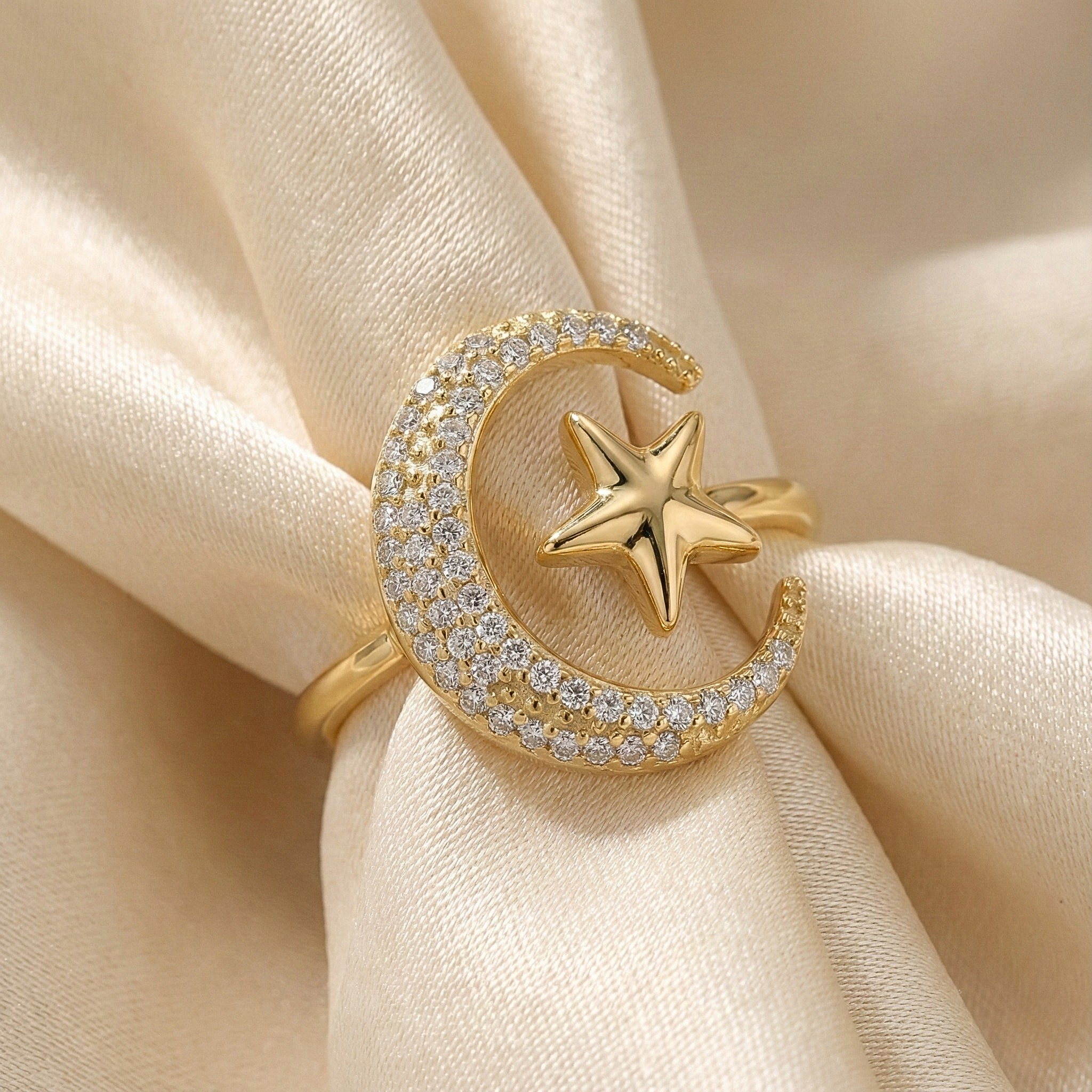 Anello Moonchild 🌙✨ | Luna e Stella Pavé | Acciaio Inox Placcato Oro 18k Regolabile