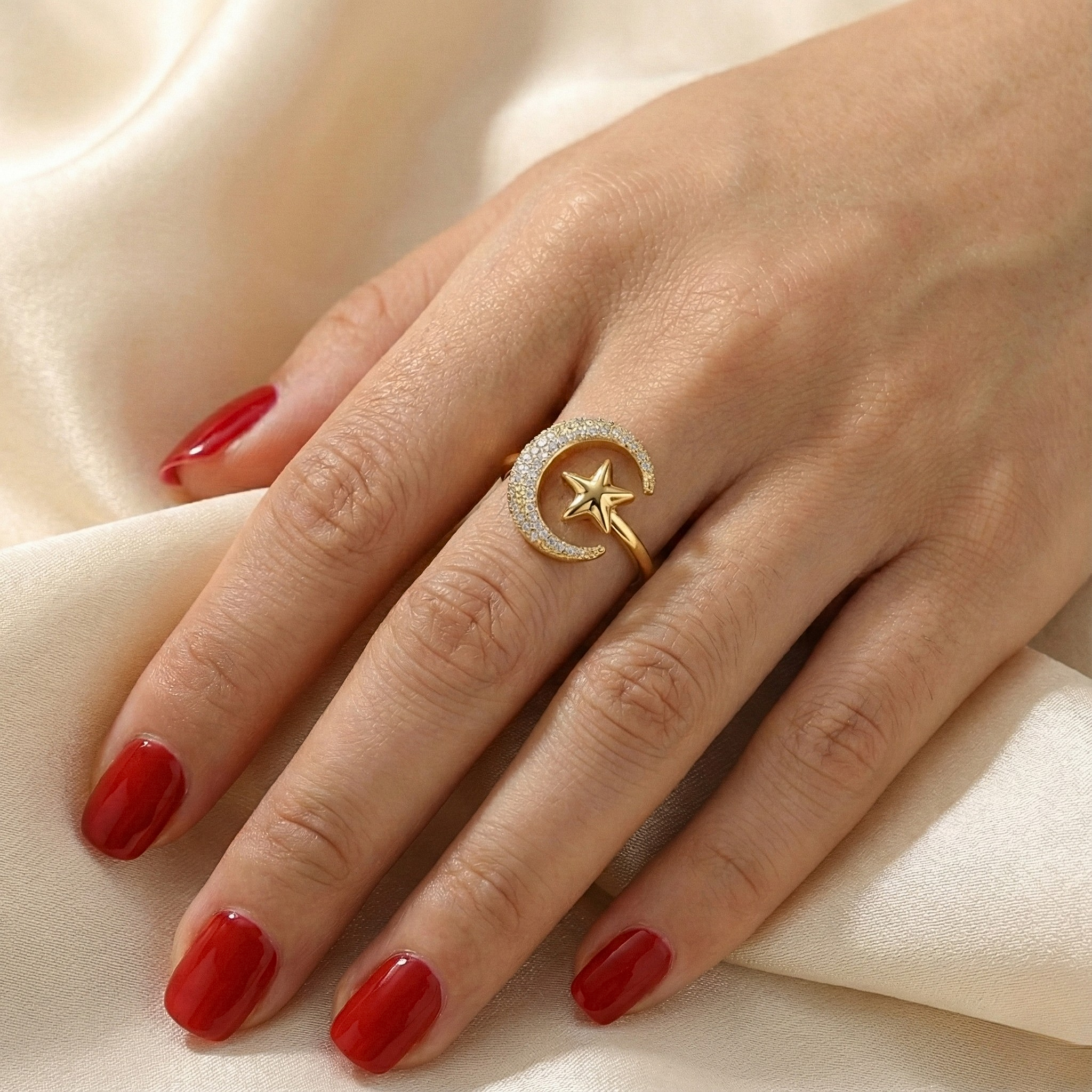 Anello Moonchild 🌙✨ | Luna e Stella Pavé | Acciaio Inox Placcato Oro 18k Regolabile