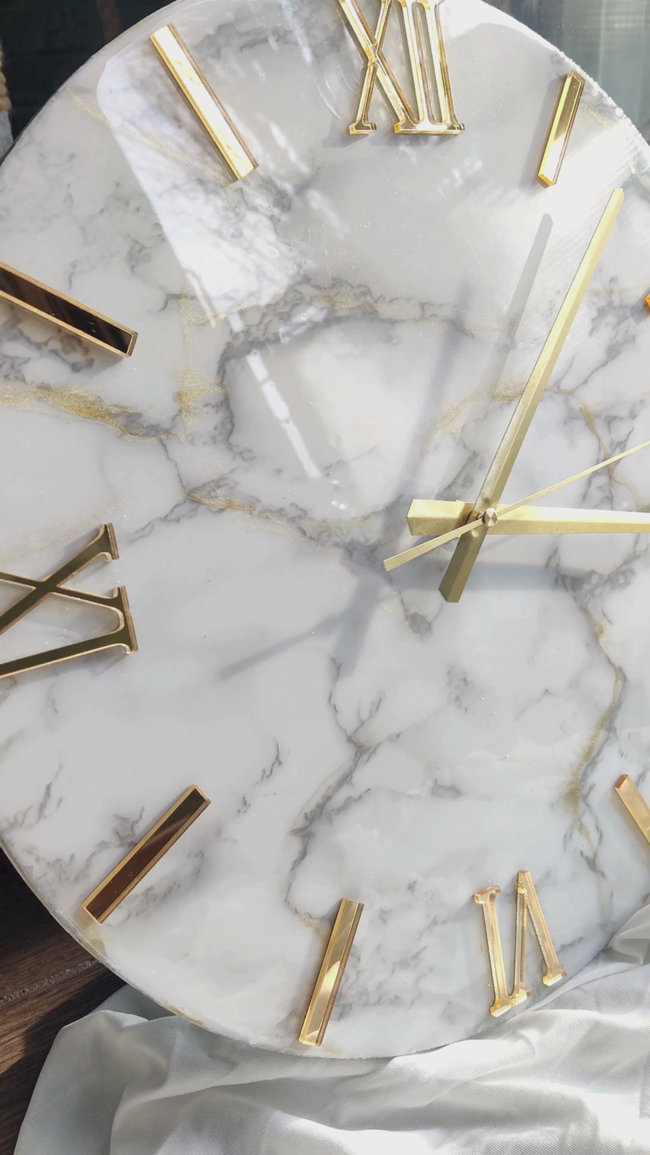 Eterna Oro - Handmade Resin Wall Clock