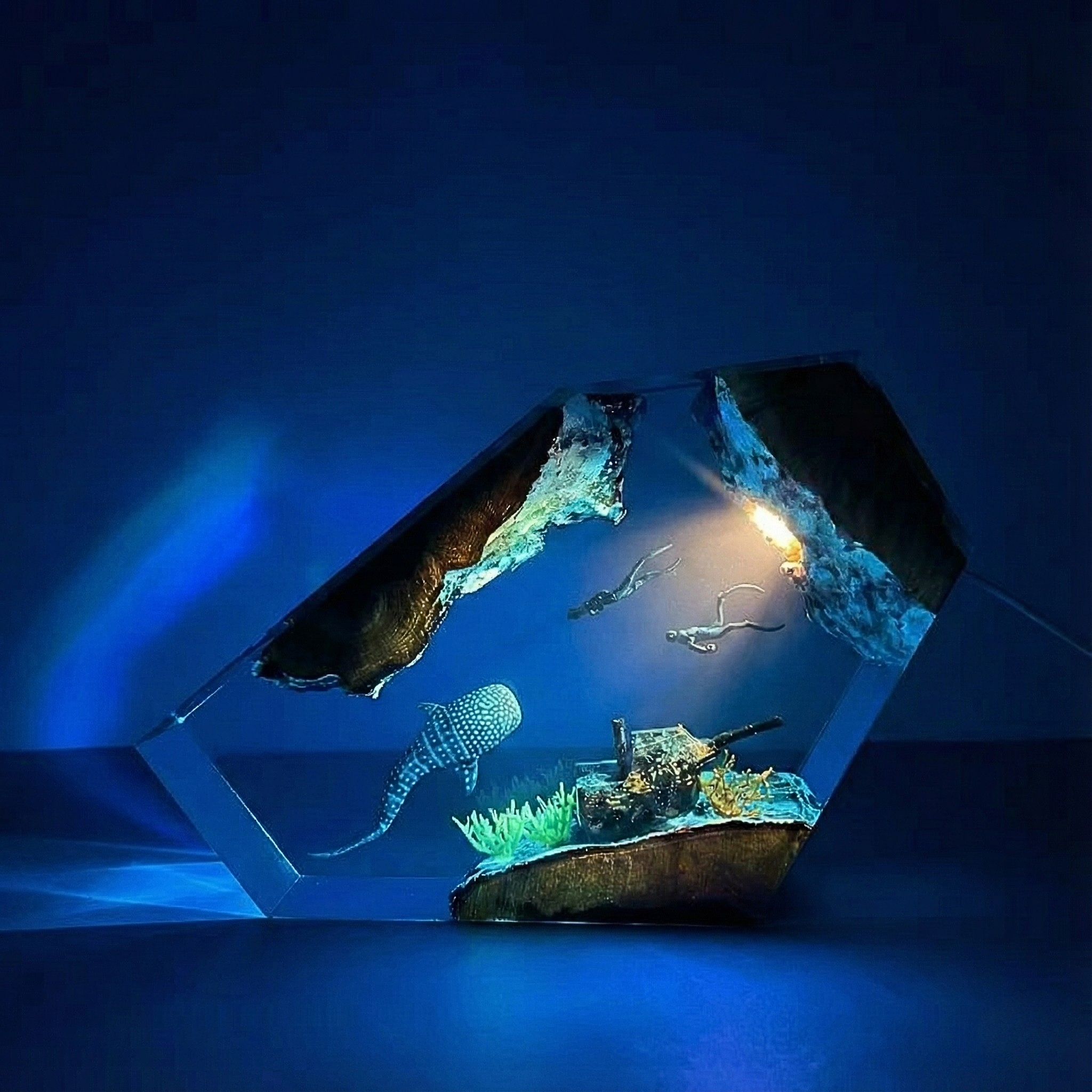 Aquarium - Lampada in Resina e Radica di ulivo